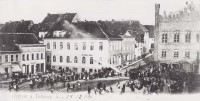 /album/strassen-und-platze/marktplatz-2a-spritzenprobe-vor-rathaus-und-hotel-1904-web-jpg/